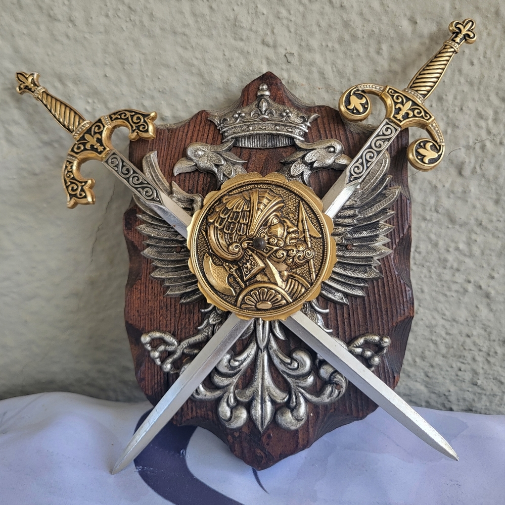 7" X  6"  Vintage Coat of Arms Wall Plaque Decor